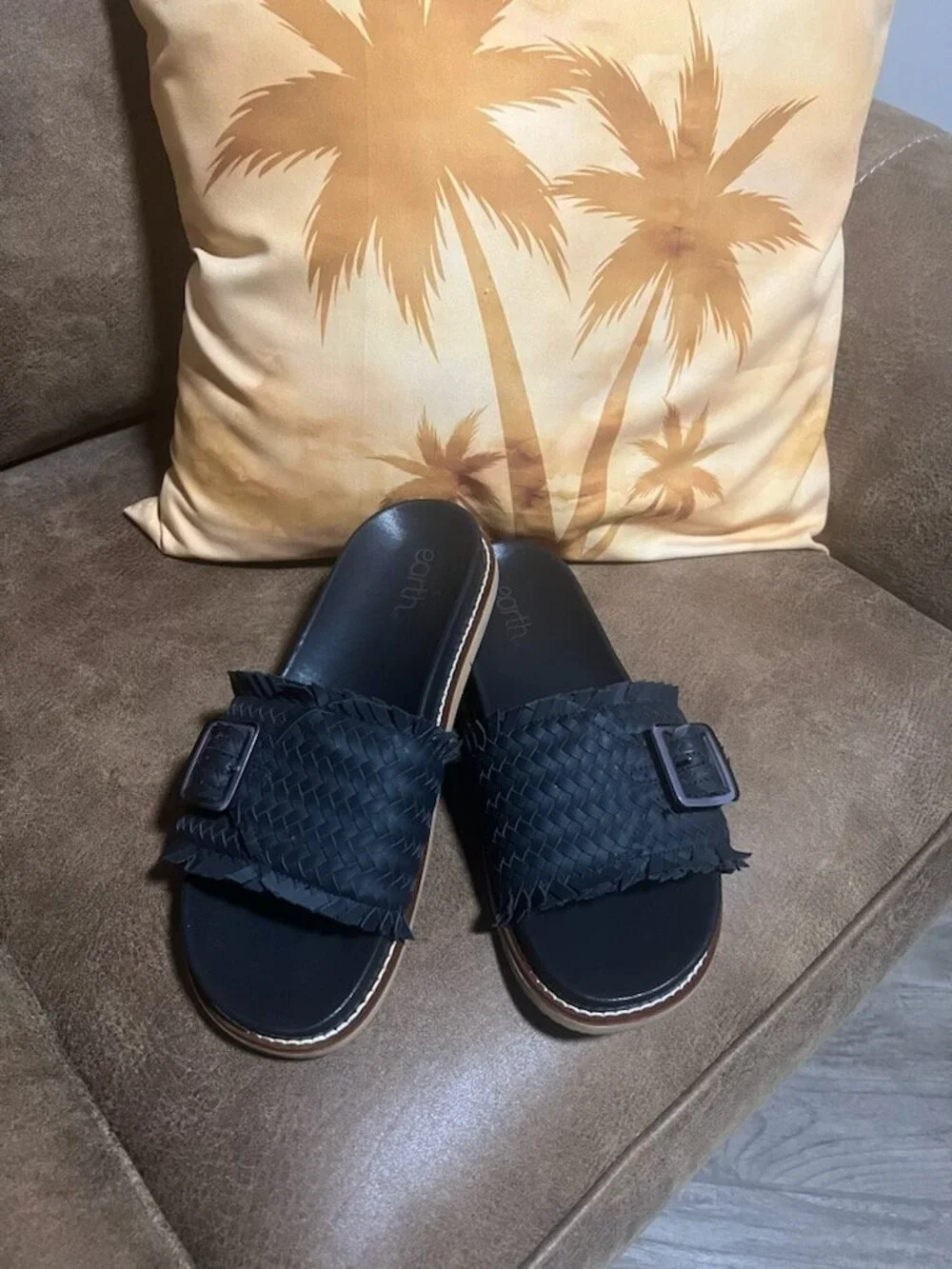 EARTH Fontane Black Woven Flat Sandal Size 10 Display Item